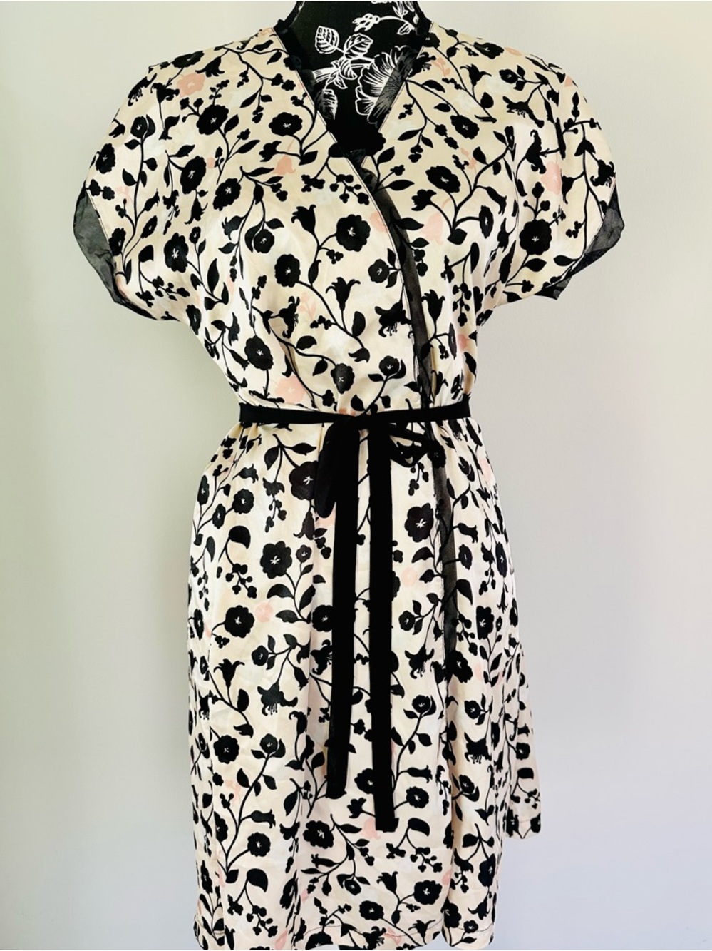 Vintage Oscar de la Renta light colored satin floral short robe